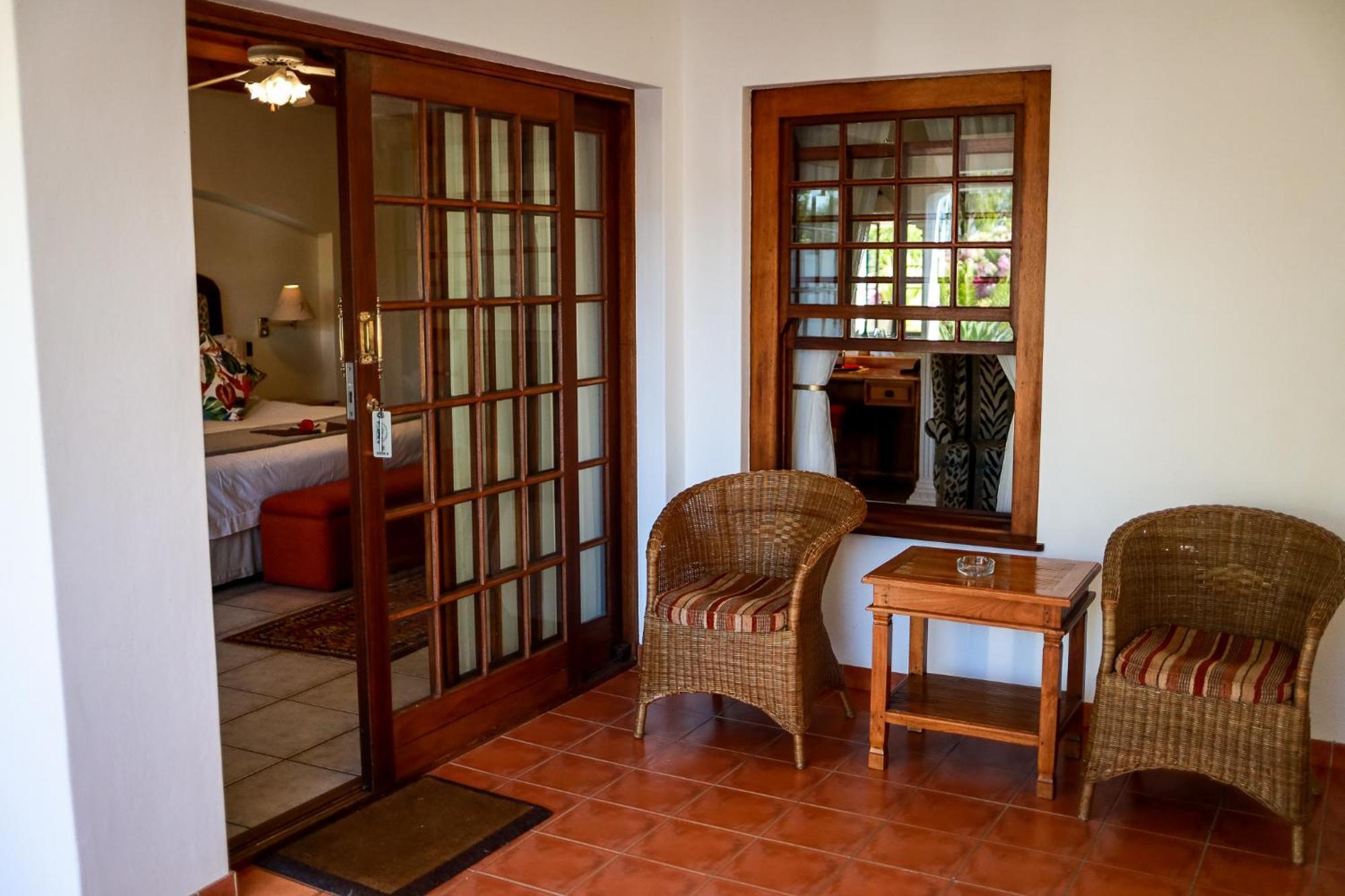 Altes Landhaus Country Lodge Oudtshoorn Bagian luar foto
