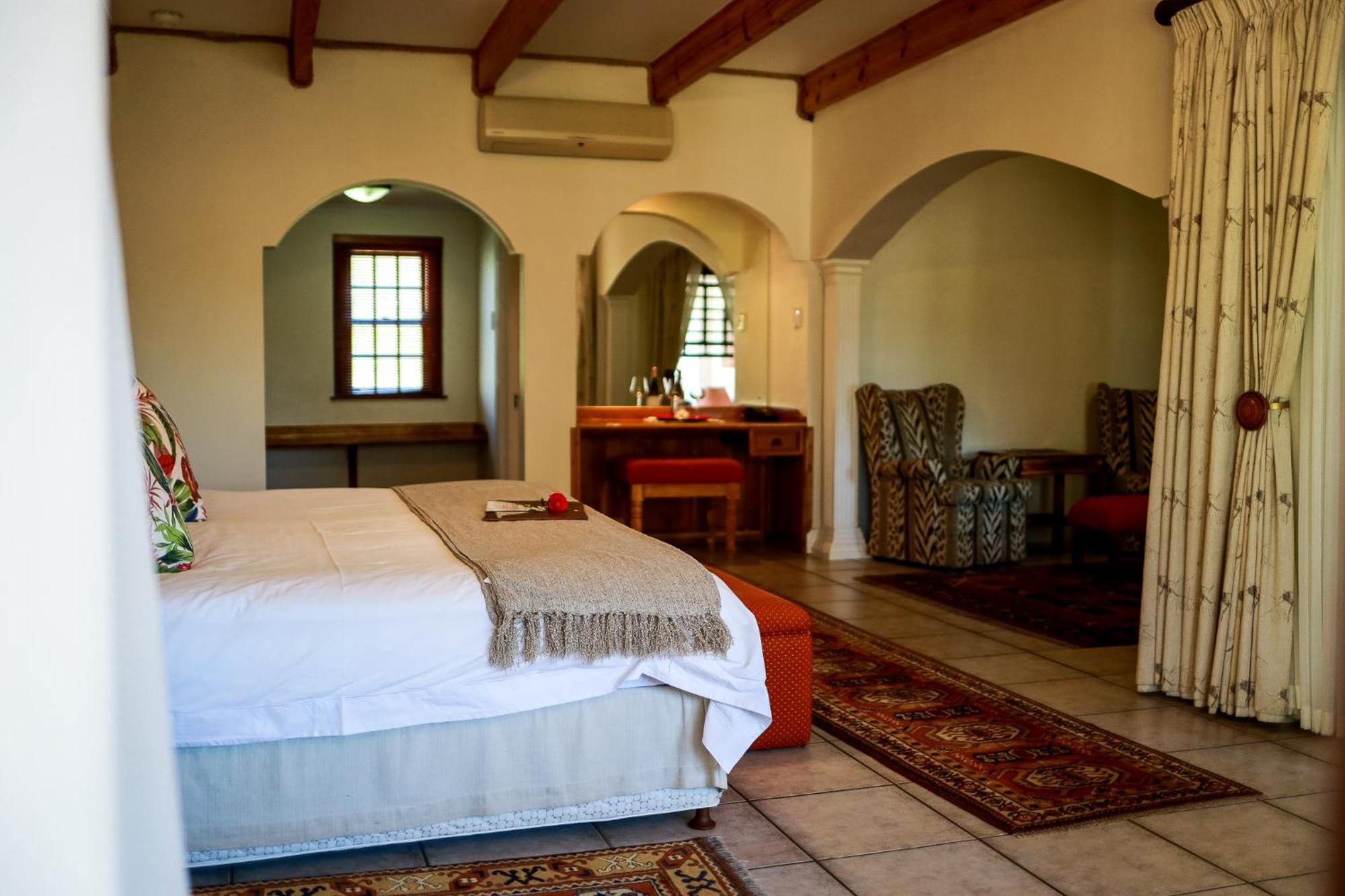 Altes Landhaus Country Lodge Oudtshoorn Bagian luar foto