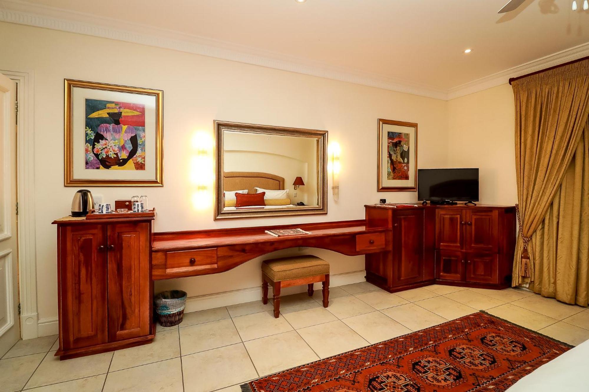 Altes Landhaus Country Lodge Oudtshoorn Bagian luar foto