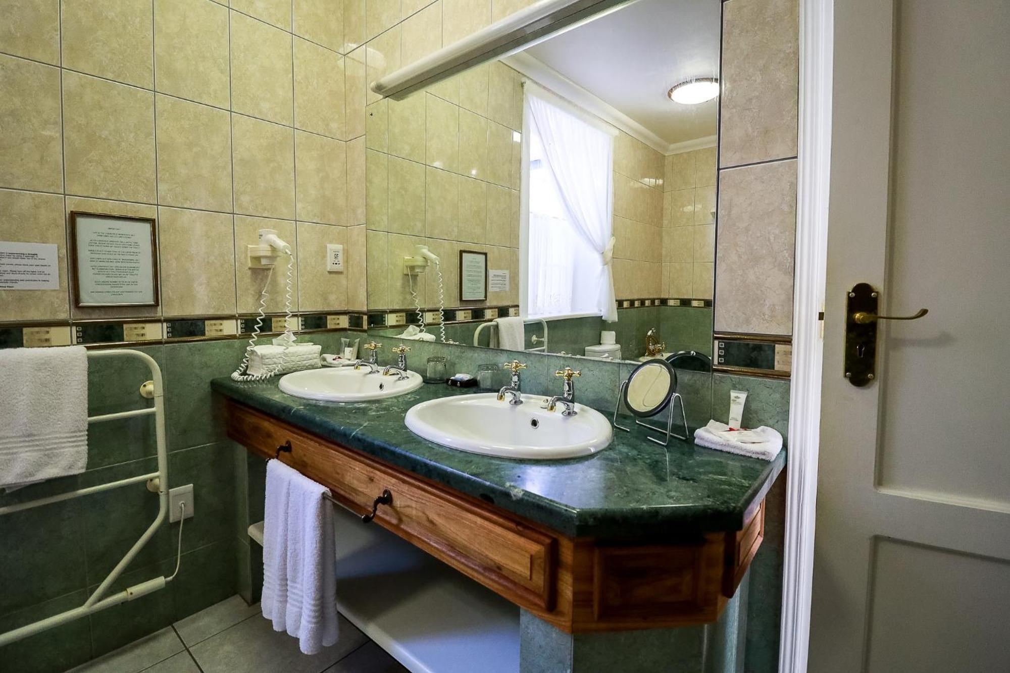 Altes Landhaus Country Lodge Oudtshoorn Bagian luar foto